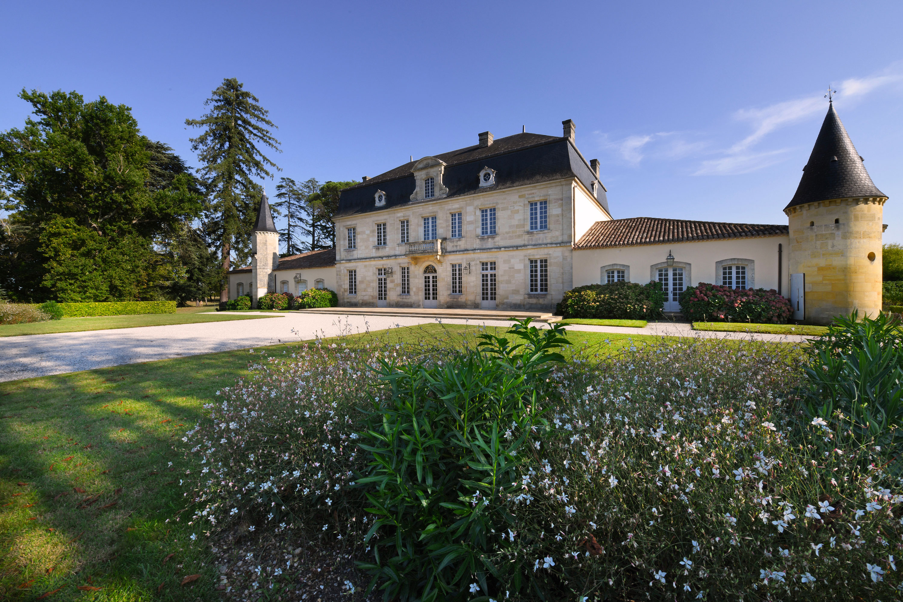 Château Couhins-Lurton (park side)